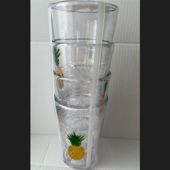 TOMMY BAHAMA Pineapple Drinking Acrylic Glasses 18.5 Oz Tumblers BPA Free Set 4 - Picture 1 of 4